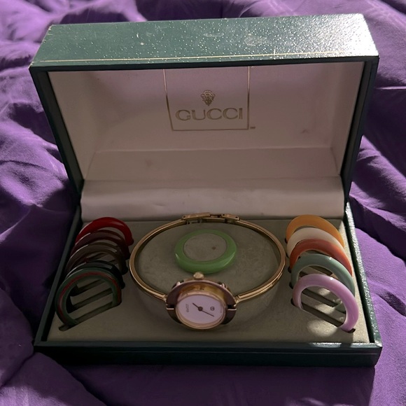 Customizable watch with multicolor bezels - Picture 1 of 5